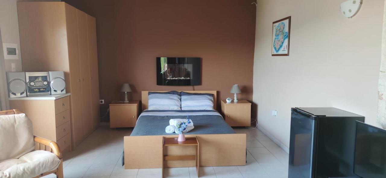 Penthouse Studio Next To The Sea Σαλαμίνα Εξωτερικό φωτογραφία